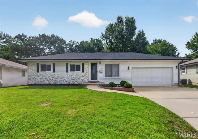 2nd image of 38 Country Life Dr, O Fallon, MO 63366 | MLS# MIS26040219