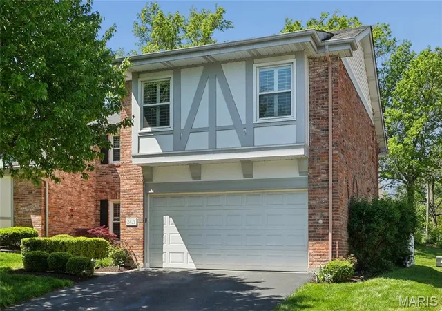2nd image of 2421 Baxton Wy, Chesterfield, MO 63017 | MLS# MIS26040220
