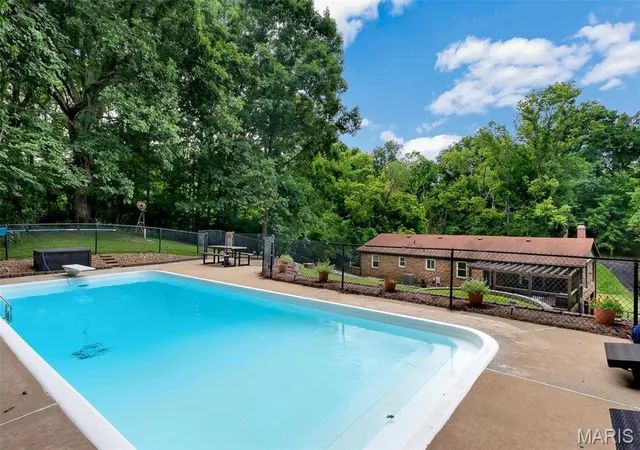 Photo 3 of Sale Pending at 3837 Fleur Du Bois Dr, Florissant, MO 63034 | MLS# MIS26040239 | Listing updated on 2026-08-23