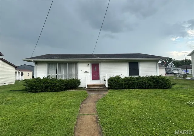 Homes for sale in Breese, IL | 424 N 5th St, Breese, IL 62230 | MLS# MIS26040245