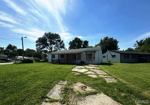 Homes for sale in Cahokia, IL | 1137 St Margaret Dr, Cahokia, IL 62206 | MLS# MIS26040247