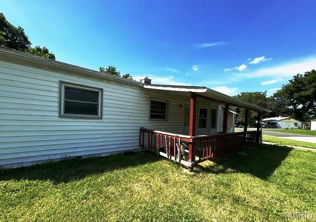 Homes for sale in Cahokia, IL | 1137 St Margaret Dr, Cahokia, IL 62206 | MLS# MIS26040247