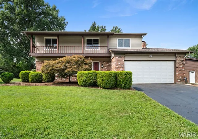 Photo 1 of Sale Pending at 12326 Woodline Dr, Saint Louis, MO 63141 | MLS# MIS26040265 | Listing updated on 2026-08-14