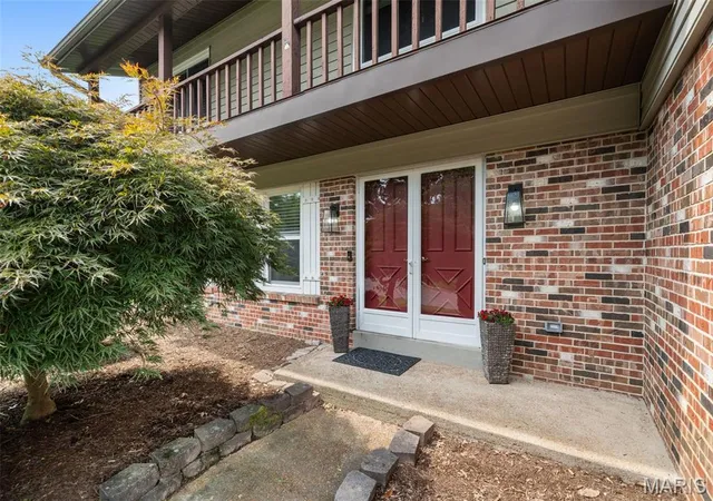 Photo 2 of Sale Pending at 12326 Woodline Dr, Saint Louis, MO 63141 | MLS# MIS26040265 | Listing updated on 2026-08-14