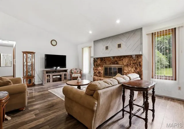 5th image of 15 Whitewood Ct, Saint Peters, MO 63376 | MLS# MIS26040269
