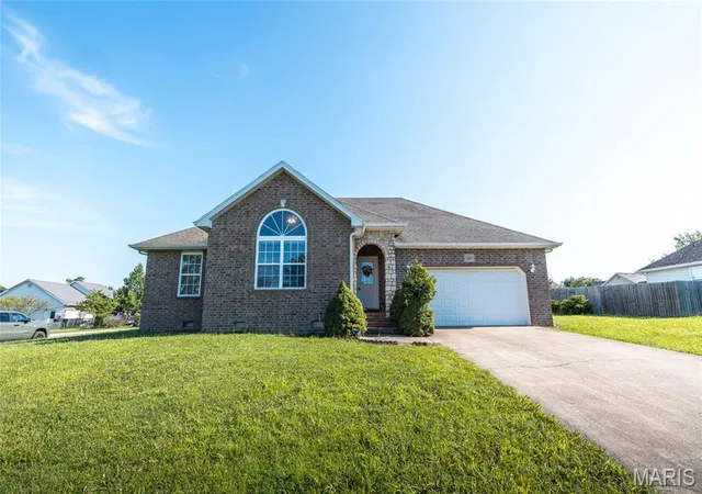 Homes for sale in Waynesville, MO | 120 Mesa Dr, Waynesville, MO 65583 | MLS# MIS26040276