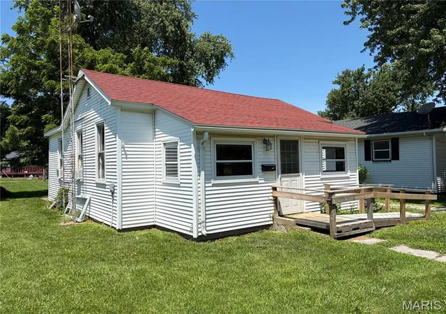 Homes for sale in Litchfield, IL | 117 S Grant St, Litchfield, IL 62056 | MLS# MIS26040282