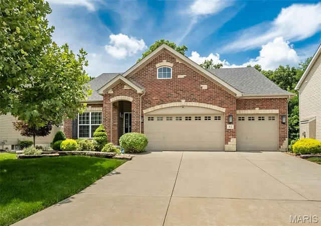 Homes for sale in Lake Saint Louis, MO | 83 S Ridgewynd Ct, Lake Saint Louis, MO 63367 | MLS# MIS26040289
