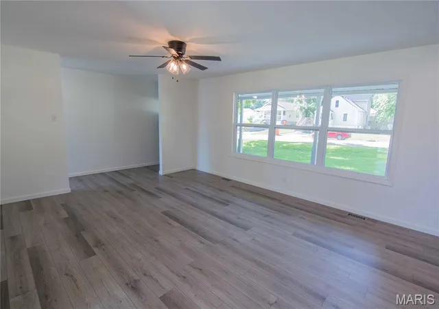 5th image of 1319 W Jefferson St, Vandalia, IL 62471 | MLS# MIS26040292