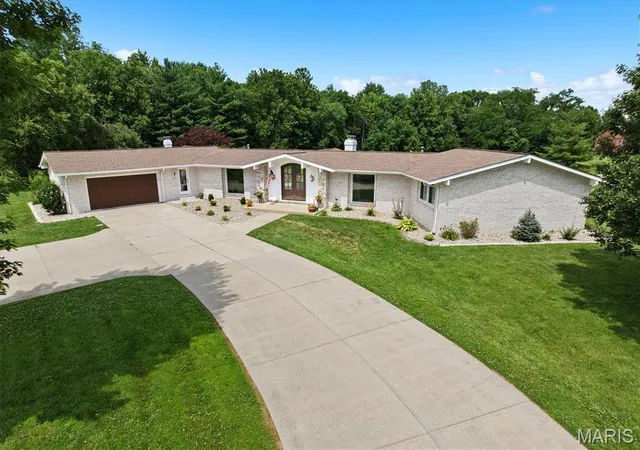 1st image of 3732 Ridge View Rd, Edwardsville, IL 62025 | MLS# MIS26040299