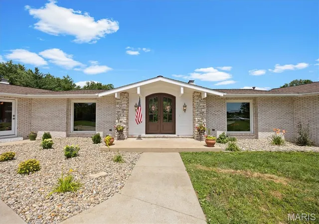 4th image of 3732 Ridge View Rd, Edwardsville, IL 62025 | MLS# MIS26040299