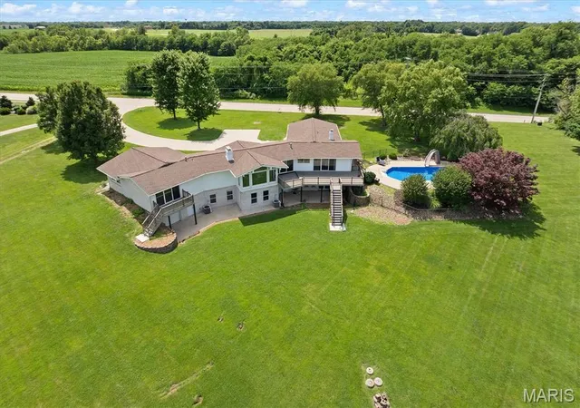 3rd image of 3732 Ridge View Rd, Edwardsville, IL 62025 | MLS# MIS26040299