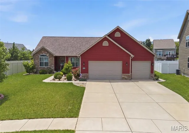 Homes for sale in Shiloh, IL | 2520 Welsch Dr, Shiloh, IL 62221 | MLS# MIS26040303