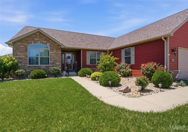 Homes for sale in Shiloh, IL | 2520 Welsch Dr, Shiloh, IL 62221 | MLS# MIS26040303