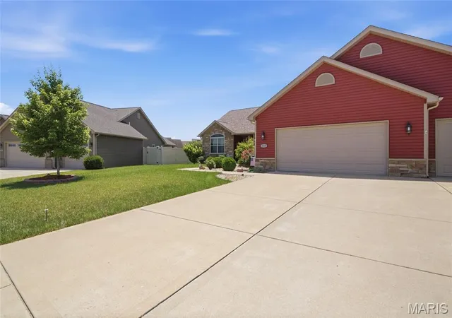 Homes for sale in Shiloh, IL | 2520 Welsch Dr, Shiloh, IL 62221 | MLS# MIS26040303