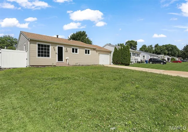 Homes for sale in Maryland Heights, MO | 12089 Sunnycrest Pl, Maryland Heights, MO 63043 | MLS# MIS26040312