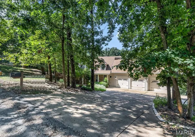 Photo 3 of Single family home for sale at 1549 Paradise Valley Dr, High Ridge, MO 63049 | MLS# MIS26040315 | Listing updated on 2026-08-31