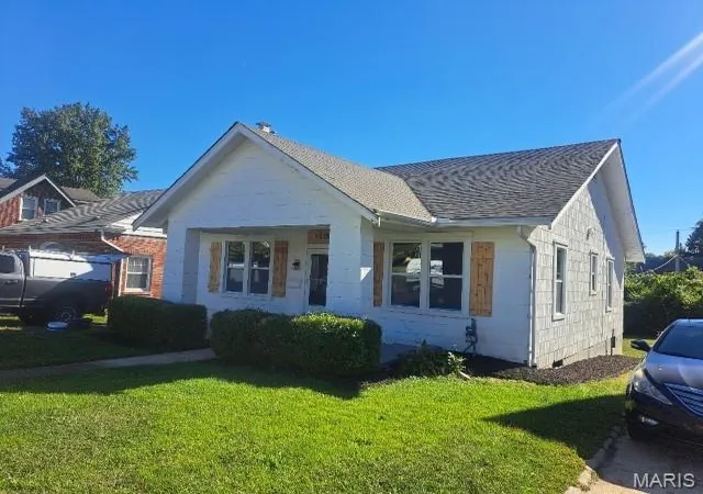 Photo 3 of Single family home for sale at 7232 Normandy Pl, Saint Louis, MO 63121 | MLS# MIS26040324 | Listing updated on 2026-06-24