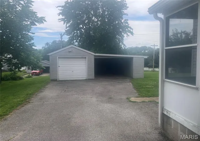 Homes for sale in Columbia, IL | 512 W Legion Ave, Columbia, IL 62236 | MLS# MIS26040325