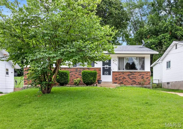 Homes for sale in Ferguson, MO | 6138 Emerald Ave, Ferguson, MO 63135 | MLS# MIS26040328