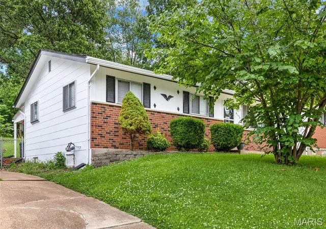 Homes for sale in Ferguson, MO | 6138 Emerald Ave, Ferguson, MO 63135 | MLS# MIS26040328