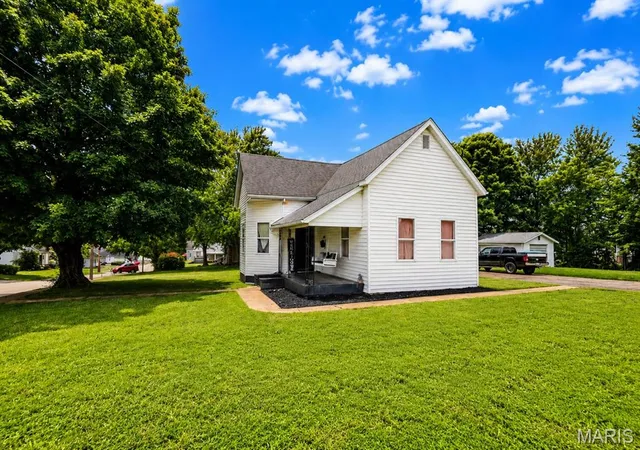 Homes for sale in Fredericktown, MO | 418 E Marvin Ave, Fredericktown, MO 63645 | MLS# MIS26040329