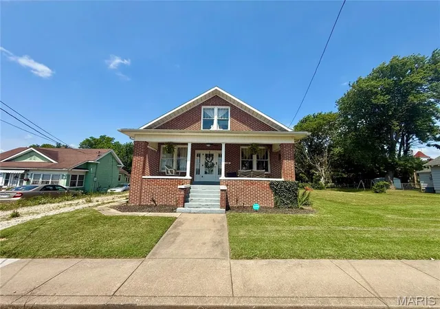 Homes for sale in Fredericktown, MO | 108 Park Dr, Fredericktown, MO 63645 | MLS# MIS26040330
