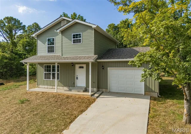 Homes for sale in De Soto, MO | 404 E Plattin St, De Soto, MO 63020 | MLS# MIS26040335
