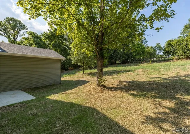 Homes for sale in De Soto, MO | 404 E Plattin St, De Soto, MO 63020 | MLS# MIS26040335