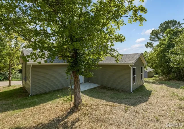 Homes for sale in De Soto, MO | 404 E Plattin St, De Soto, MO 63020 | MLS# MIS26040335