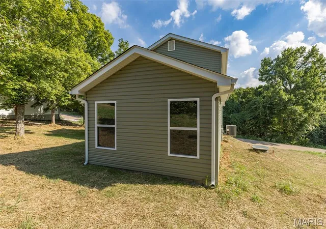 Homes for sale in De Soto, MO | 404 E Plattin St, De Soto, MO 63020 | MLS# MIS26040335
