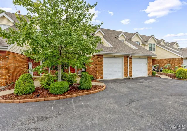 2nd image of 340 Devonshire Ct #D, Saint Peters, MO 63376 | MLS# MIS26040348