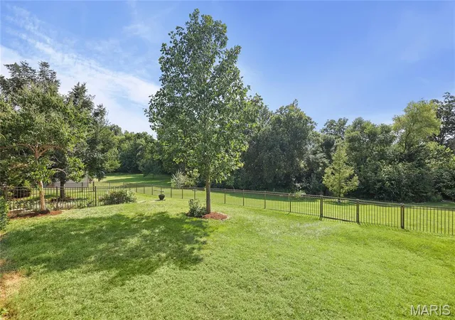 Photo 4 of Single family home for sale at 215 Wyndridge Ct, Belleville, IL 62226 | MLS# MIS26040350 | Listing updated on 2026-09-29