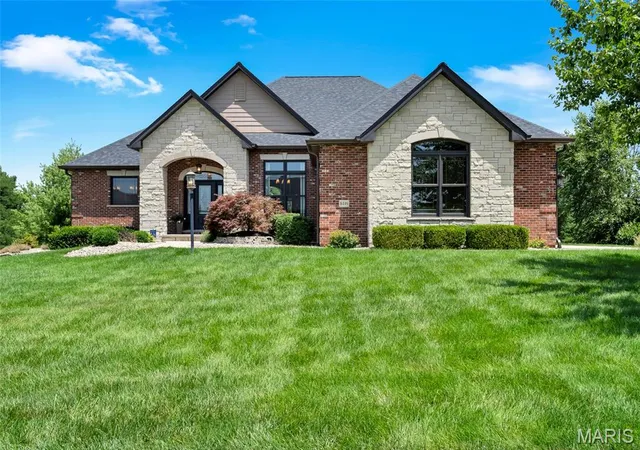 Homes for sale in Edwardsville, IL | 8449 Stone Ledge Dr, Edwardsville, IL 62025 | MLS# MIS26040351