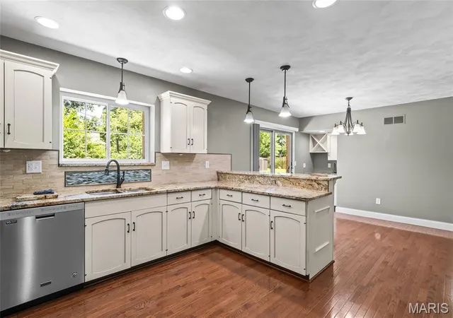 Homes for sale in O'fallon, IL | 1117 Woodleaf Dr, O'fallon, IL 62269 | MLS# MIS26040356