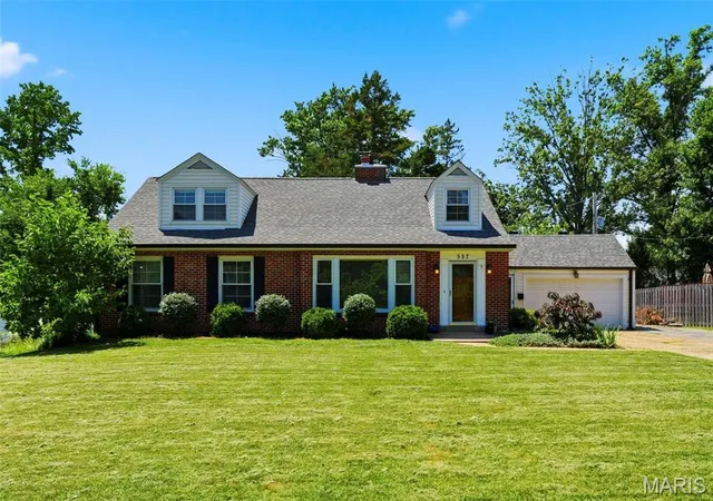 Homes for sale in Kirkwood, MO | 557 N Woodlawn Ave, Kirkwood, MO 63122 | MLS# MIS26040362