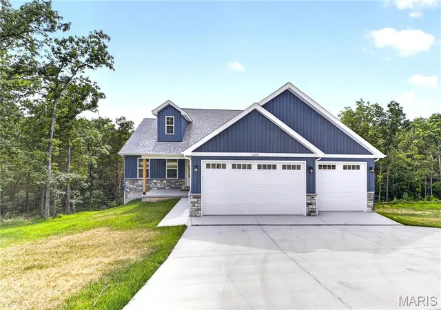 Photo 2 of Sale Pending at 1665 Scenic Dr, Festus, MO 63028 | MLS# MIS26040367 | Listing updated on 2026-09-17