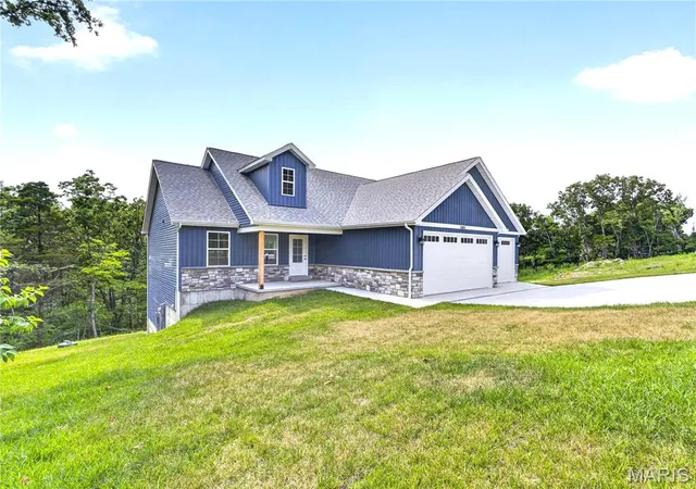 Photo 3 of Sale Pending at 1665 Scenic Dr, Festus, MO 63028 | MLS# MIS26040367 | Listing updated on 2026-09-17