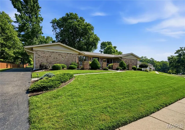 3rd image of 14483 Eddington Dr, Chesterfield, MO 63017 | MLS# MIS26040377