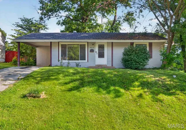 Homes for sale in Saint Louis, MO | 7017 Foxcroft Dr, Saint Louis, MO 63123 | MLS# MIS26040378