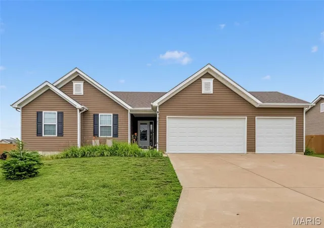 Homes for sale in Winfield, MO | 21 Valley Farms Dr, Winfield, MO 63389 | MLS# MIS26040394