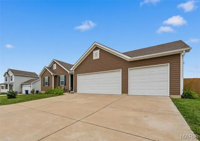 Homes for sale in Winfield, MO | 21 Valley Farms Dr, Winfield, MO 63389 | MLS# MIS26040394