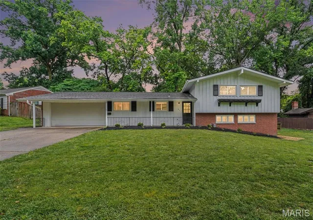 image of 216 Country Club Ln, Belleville, IL 62223 | MLS# MIS26040401