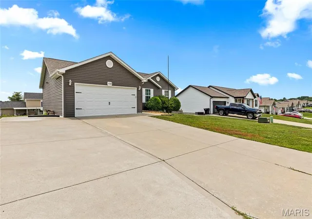 Homes for sale in Winfield, MO | 108 Linder Ln, Winfield, MO 63389 | MLS# MIS26040402