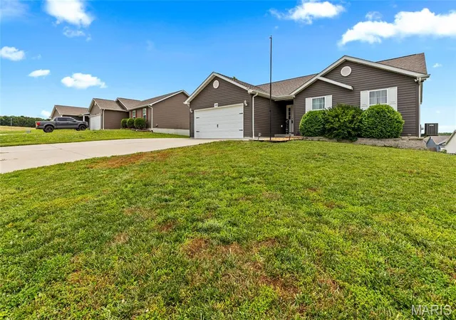 Homes for sale in Winfield, MO | 108 Linder Ln, Winfield, MO 63389 | MLS# MIS26040402