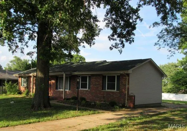2nd image of 12360 Space Dr, Florissant, MO 63033 | MLS# MIS26040403