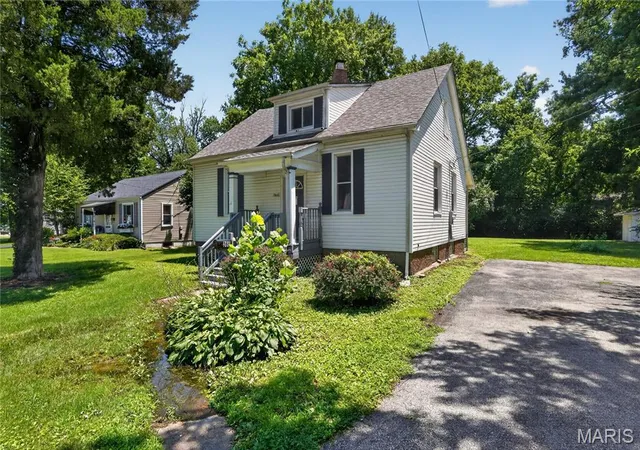 Photo 2 of Single family home for sale at 366 Suburban Ave, St Louis, MO 63135 | MLS# MIS26040405 | Listing updated on 2026-10-23