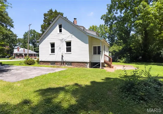 Photo 3 of Single family home for sale at 366 Suburban Ave, St Louis, MO 63135 | MLS# MIS26040405 | Listing updated on 2026-10-23