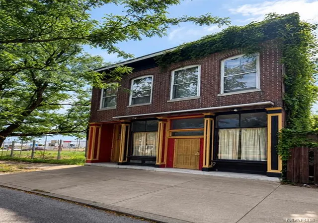 Photo 1 of Townhouse for sale at 7116 S Broadway, Saint Louis, MO 63111 | MLS# MIS26040407 | Listing updated on 2026-06-25