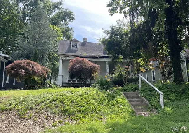 Homes for sale in Belleville, IL | 517 Park Ave, Belleville, IL 62220 | MLS# MIS26040423